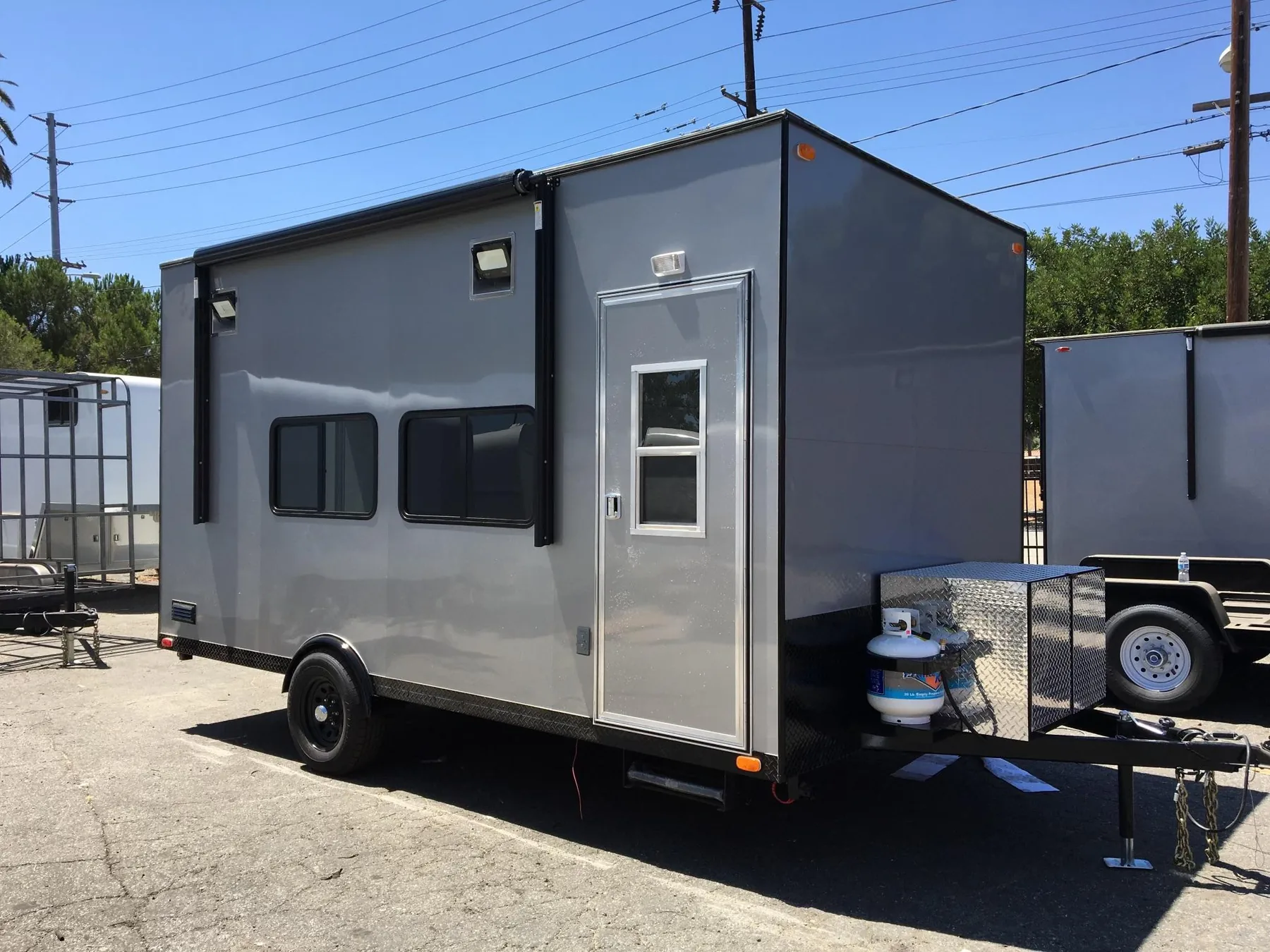 Compact custom enclosed trailer exterior