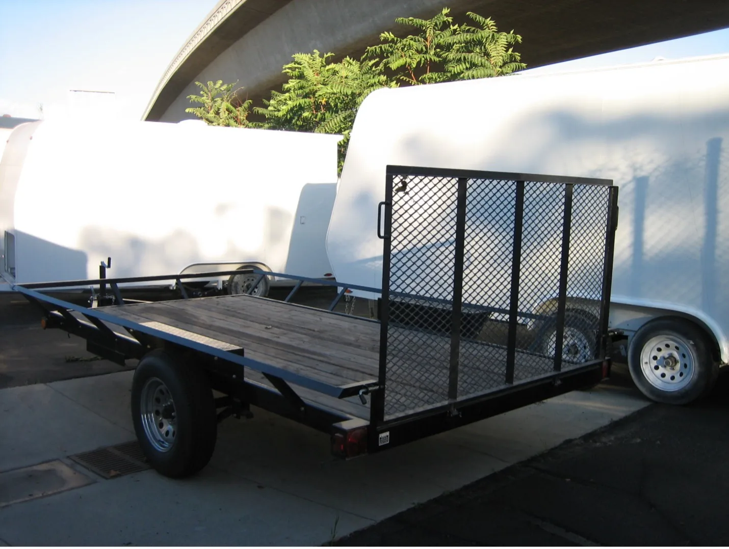 Custom low-profile flatbed utility trailer