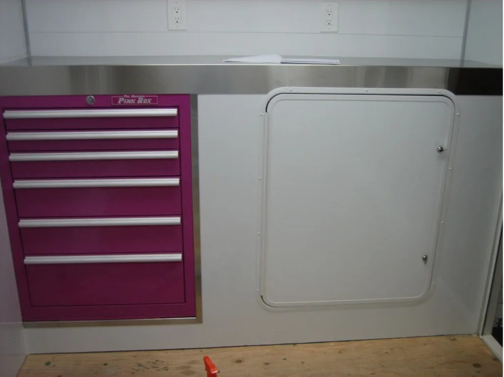 Mobile pet grooming trailer