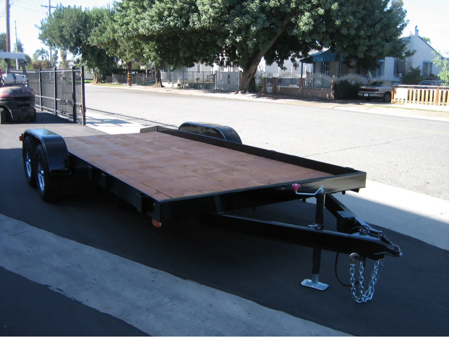 Flatbed utility trailer for equipment and jobsite use