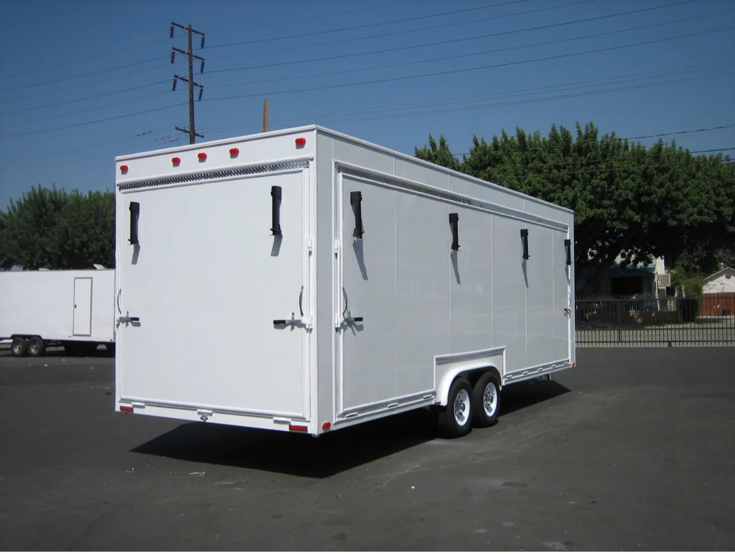 Mobile retail trailer with side opening